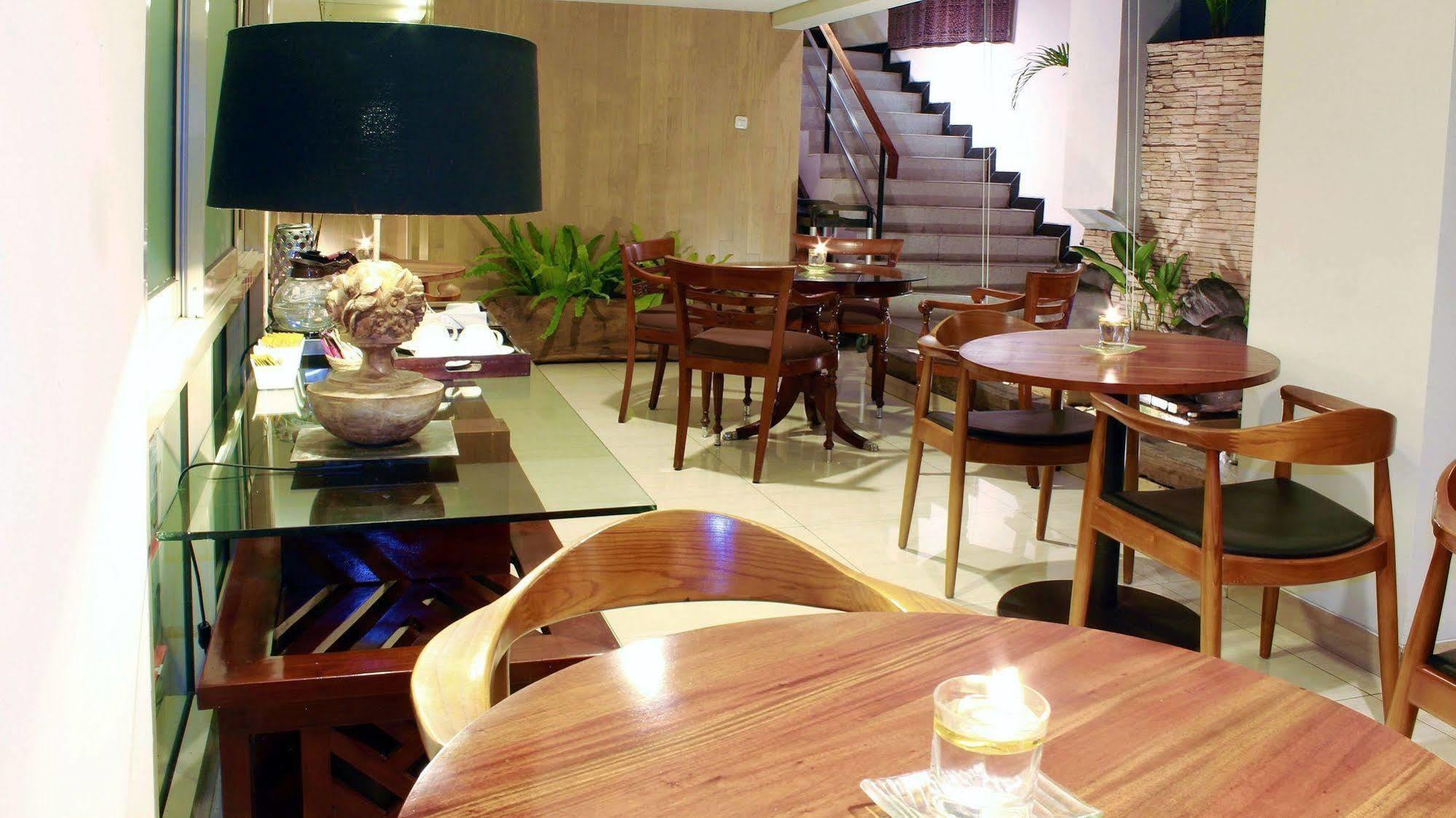 W Home Cikatomas Jakarta Exteriér fotografie