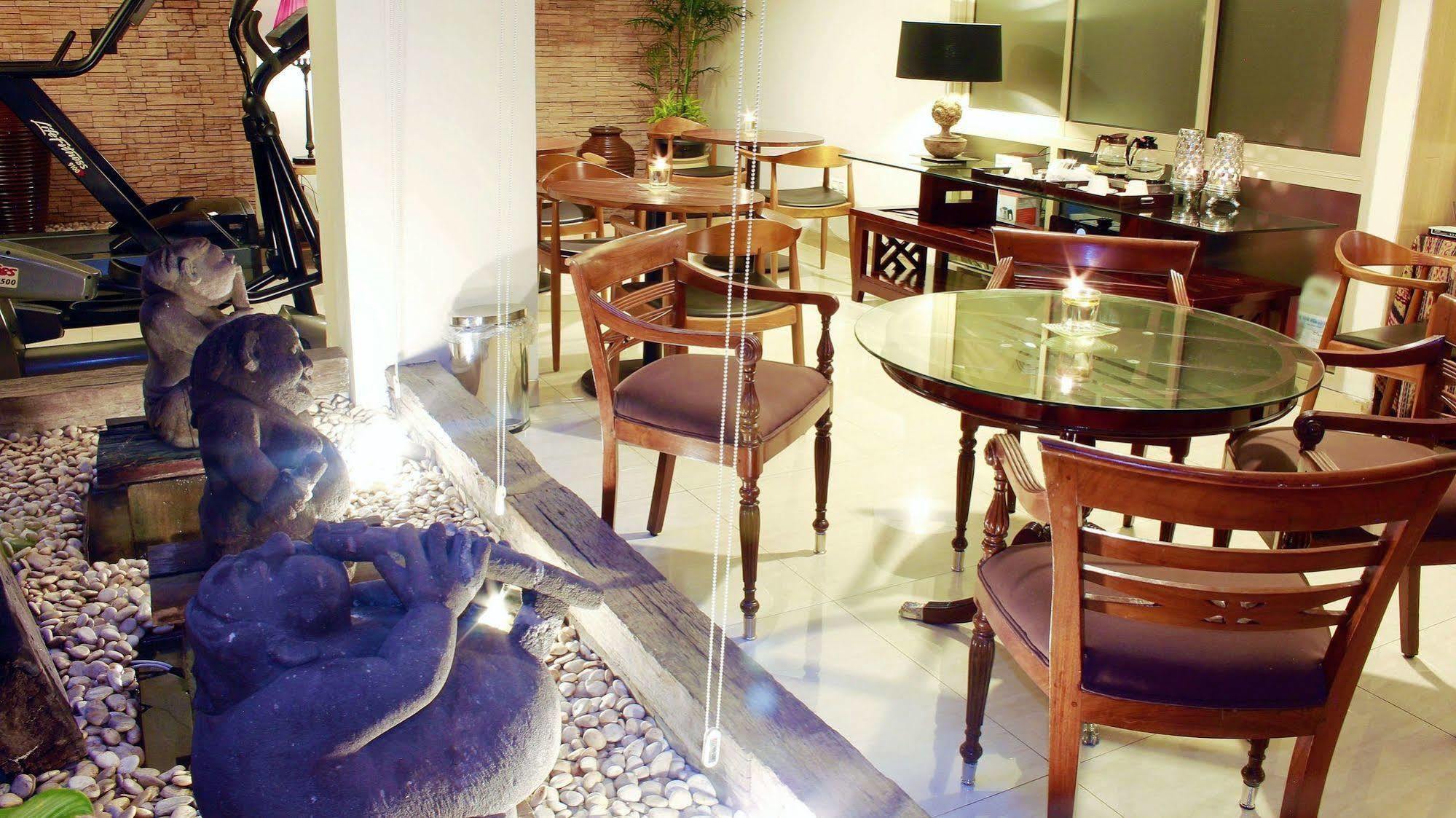W Home Cikatomas Jakarta Exteriér fotografie