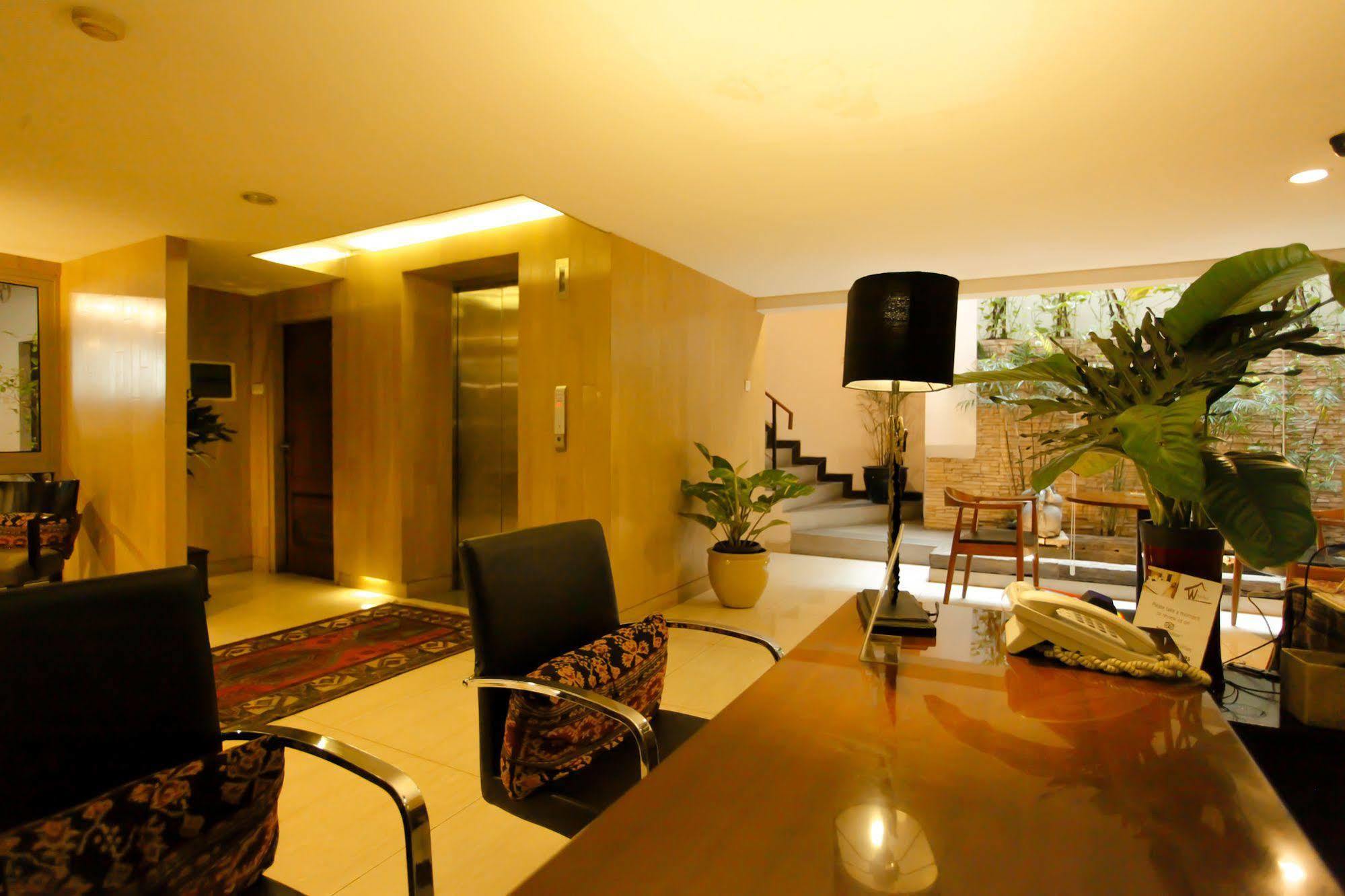W Home Cikatomas Jakarta Exteriér fotografie
