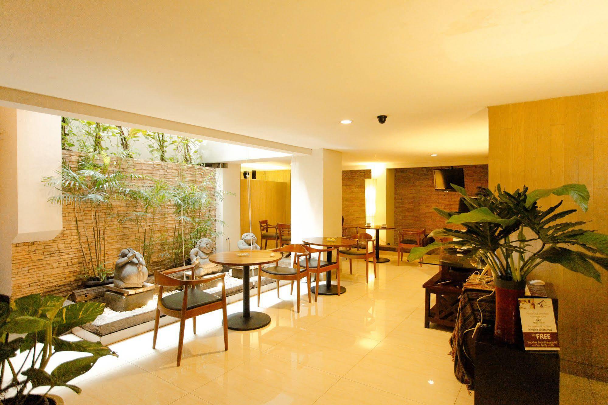 W Home Cikatomas Jakarta Exteriér fotografie