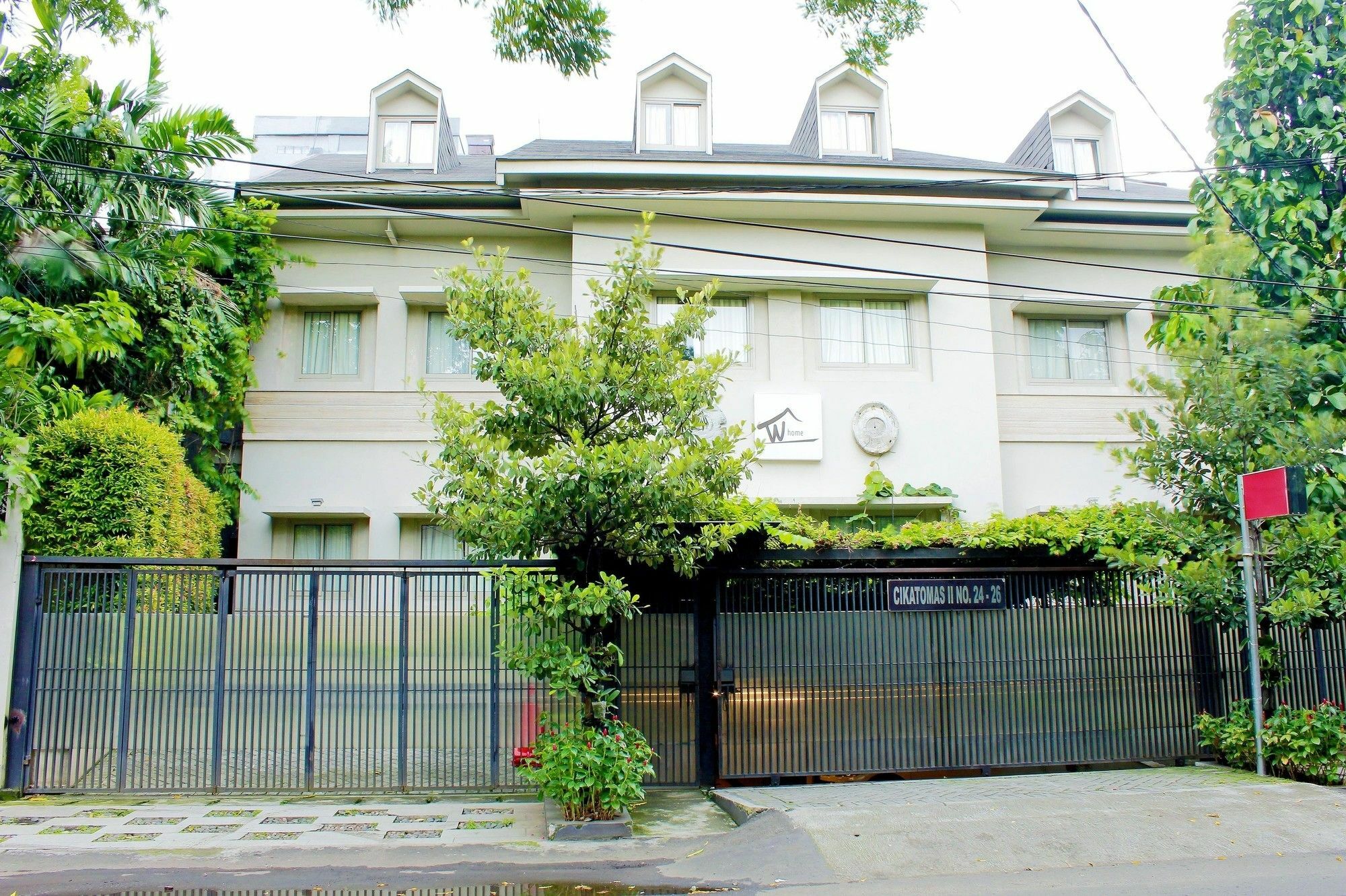 W Home Cikatomas Jakarta Exteriér fotografie