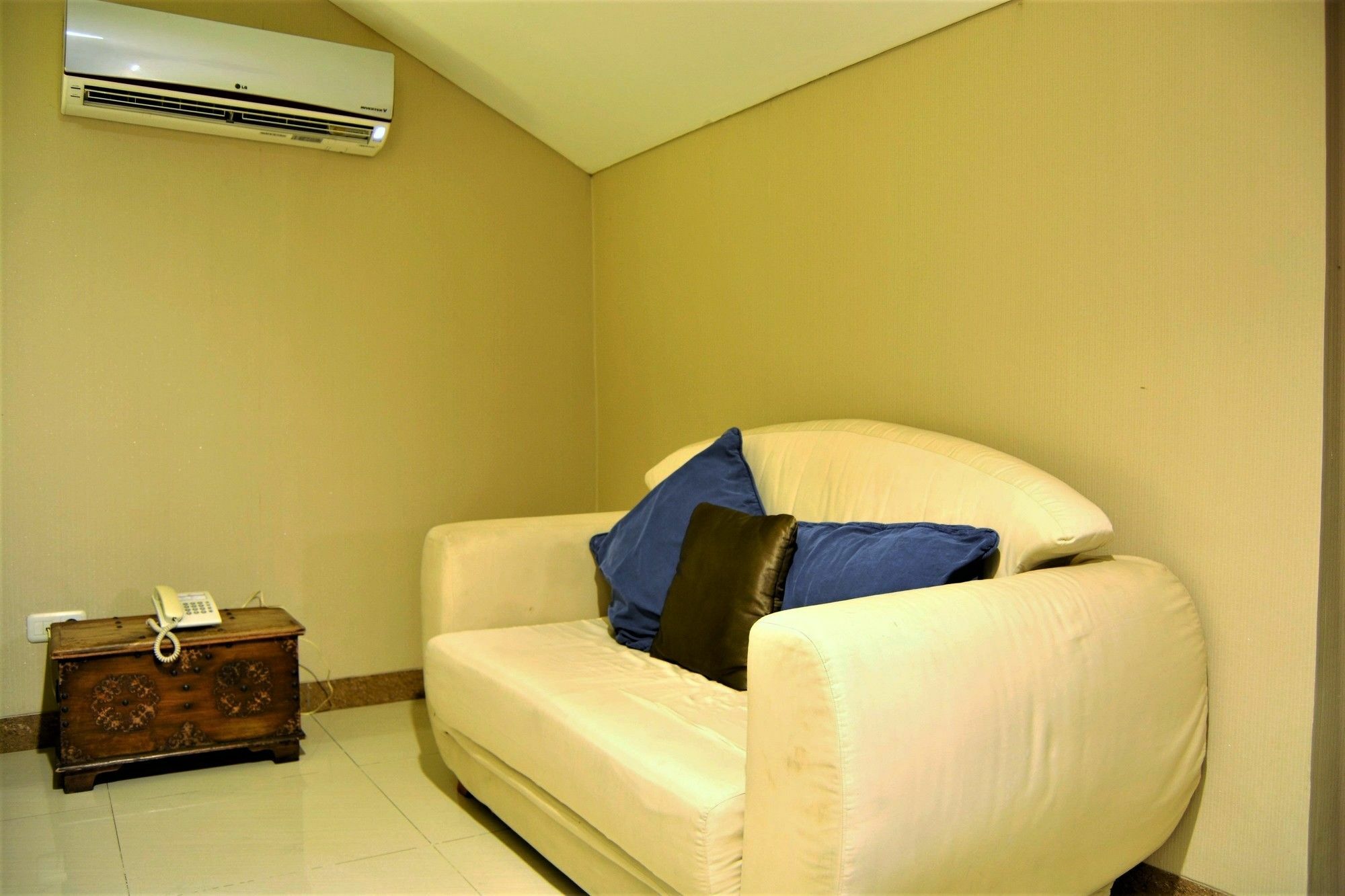 W Home Cikatomas Jakarta Exteriér fotografie