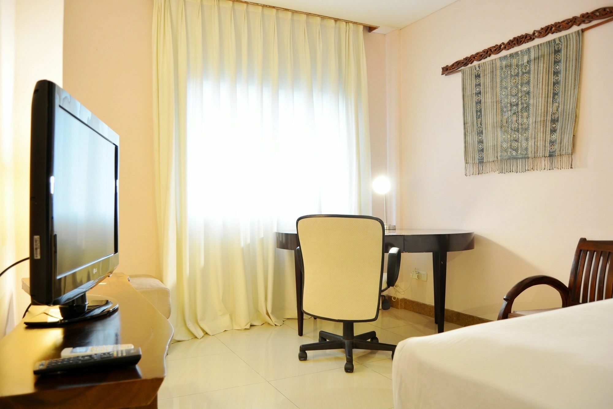 W Home Cikatomas Jakarta Exteriér fotografie