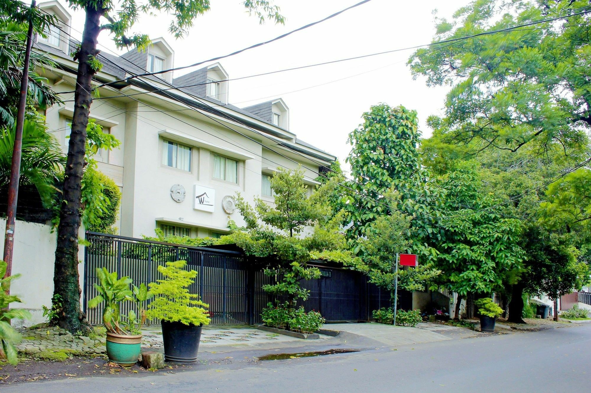 W Home Cikatomas Jakarta Exteriér fotografie