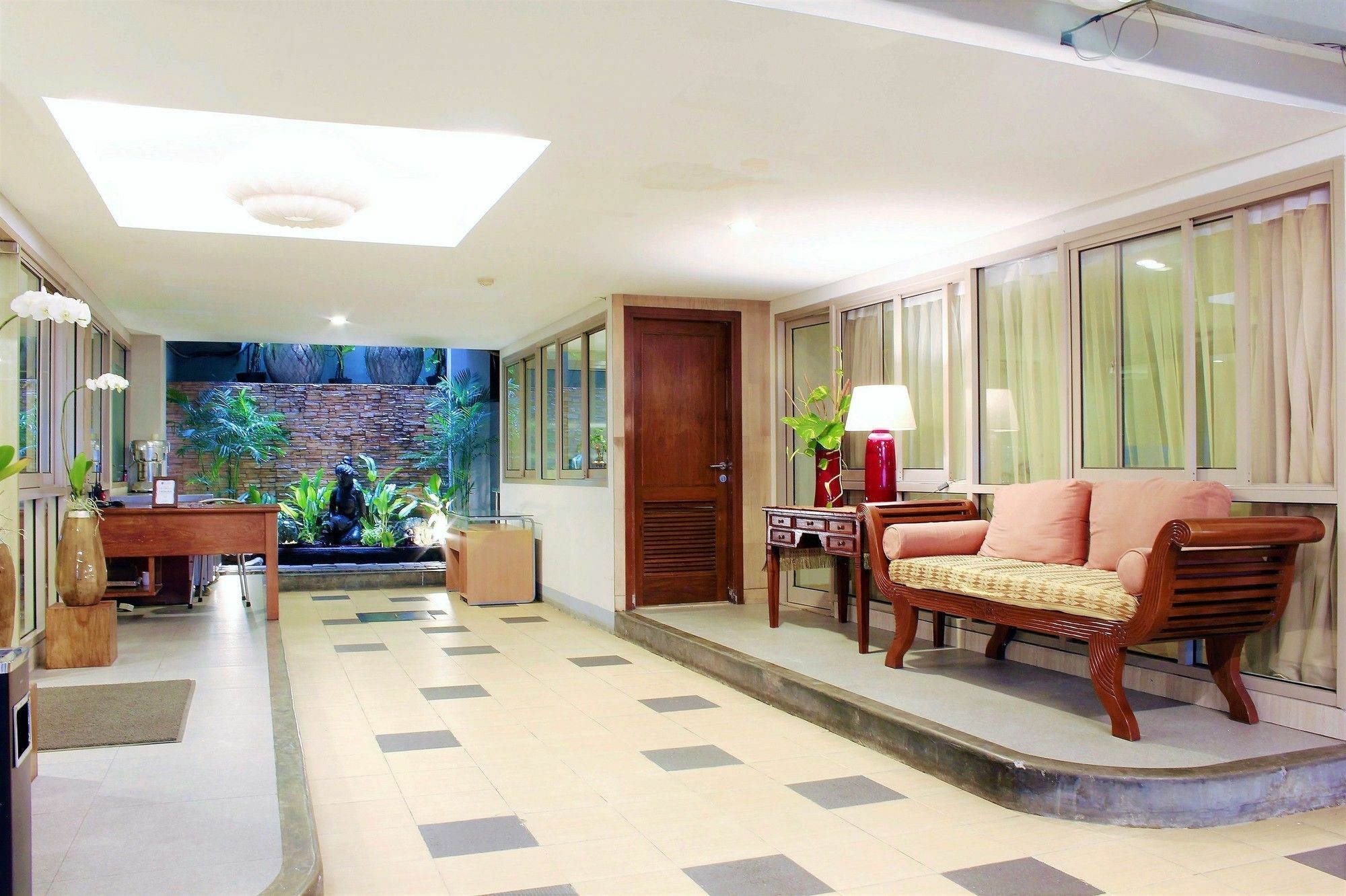W Home Cikatomas Jakarta Exteriér fotografie