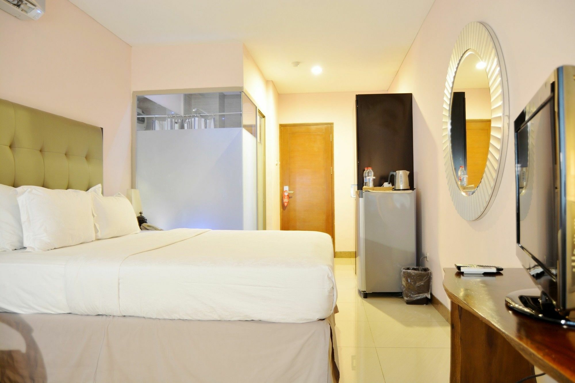 W Home Cikatomas Jakarta Exteriér fotografie